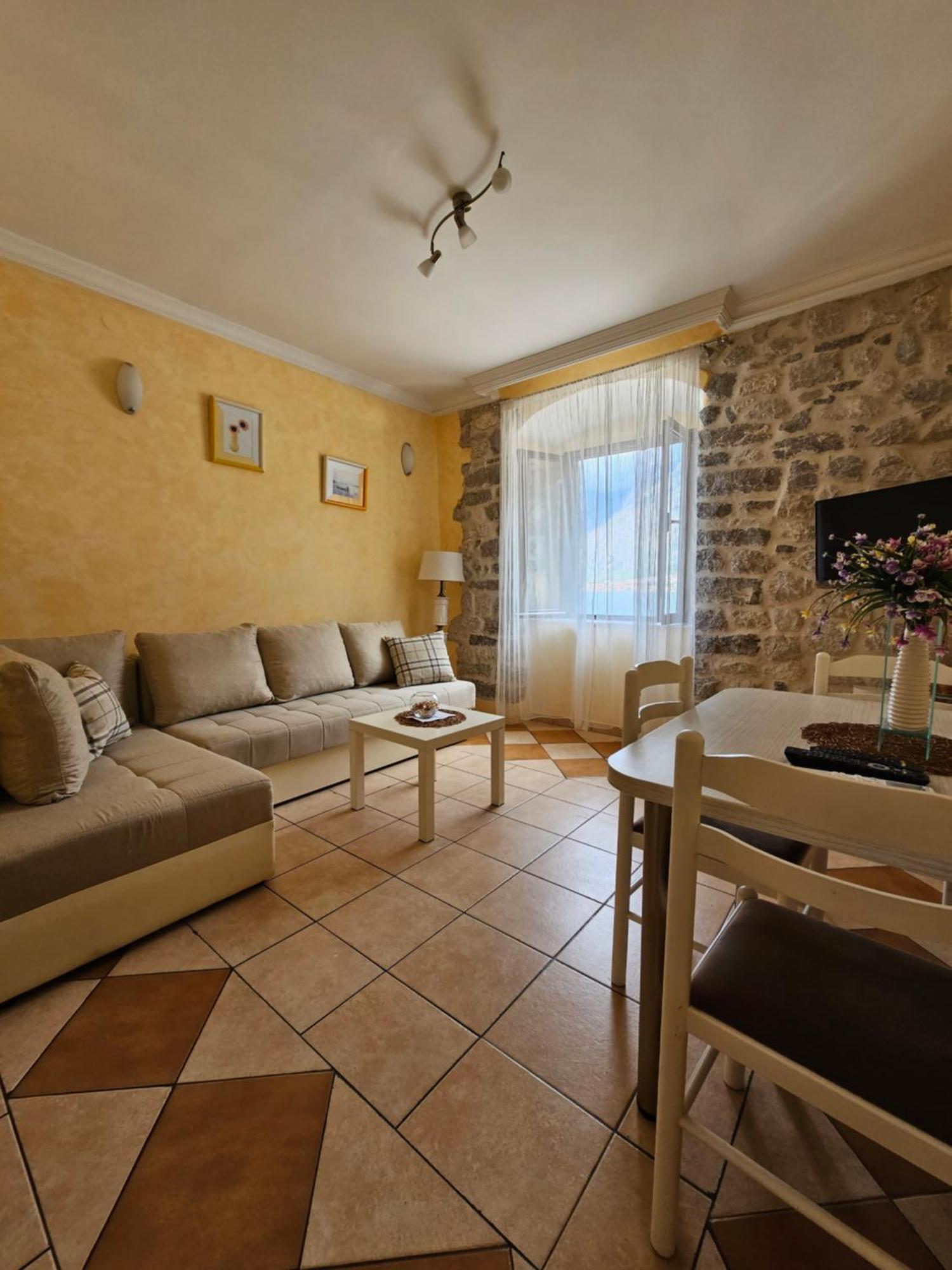 Lanterna Apartment *