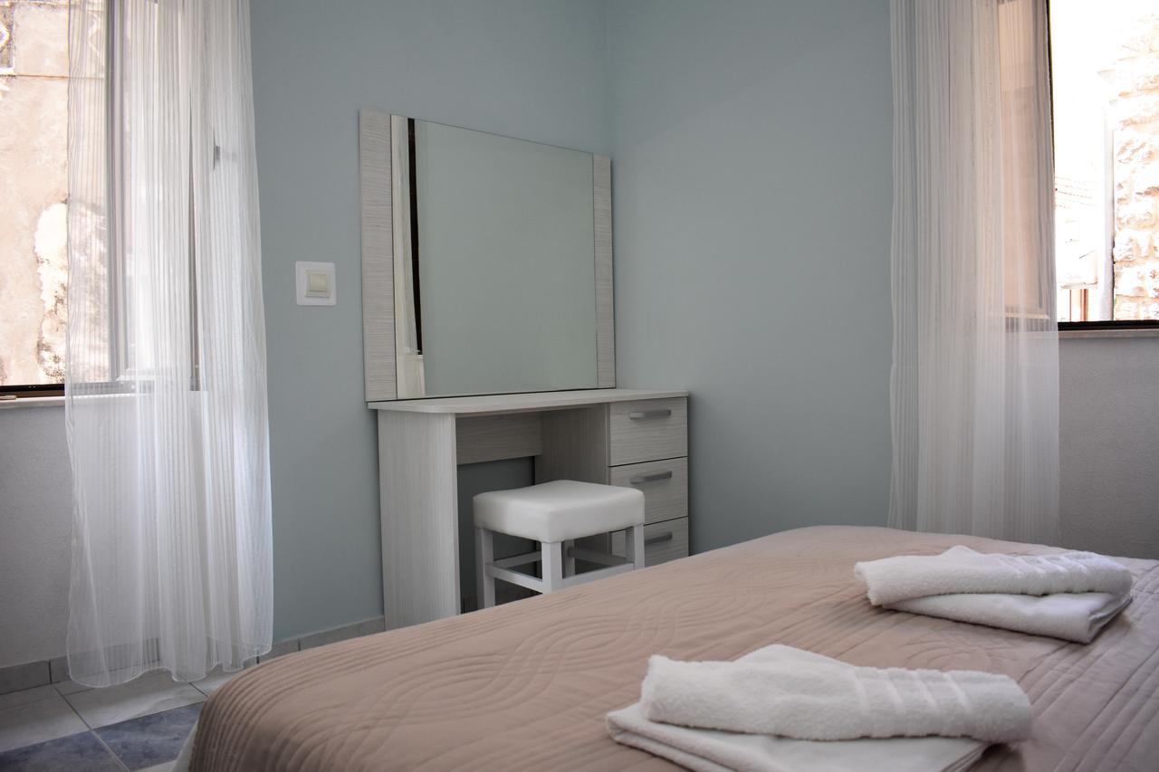 Lanterna Apartment *