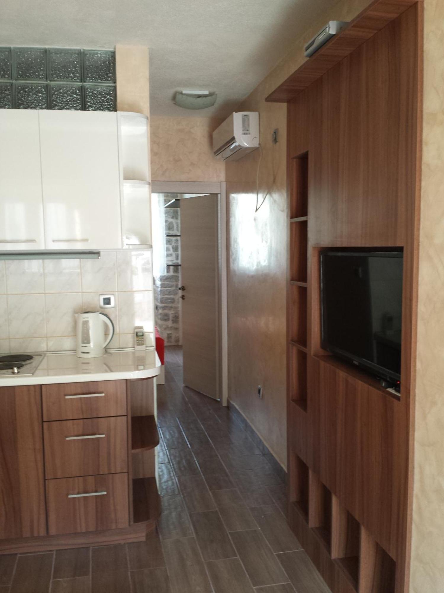 Lanterna Apartment Kotor